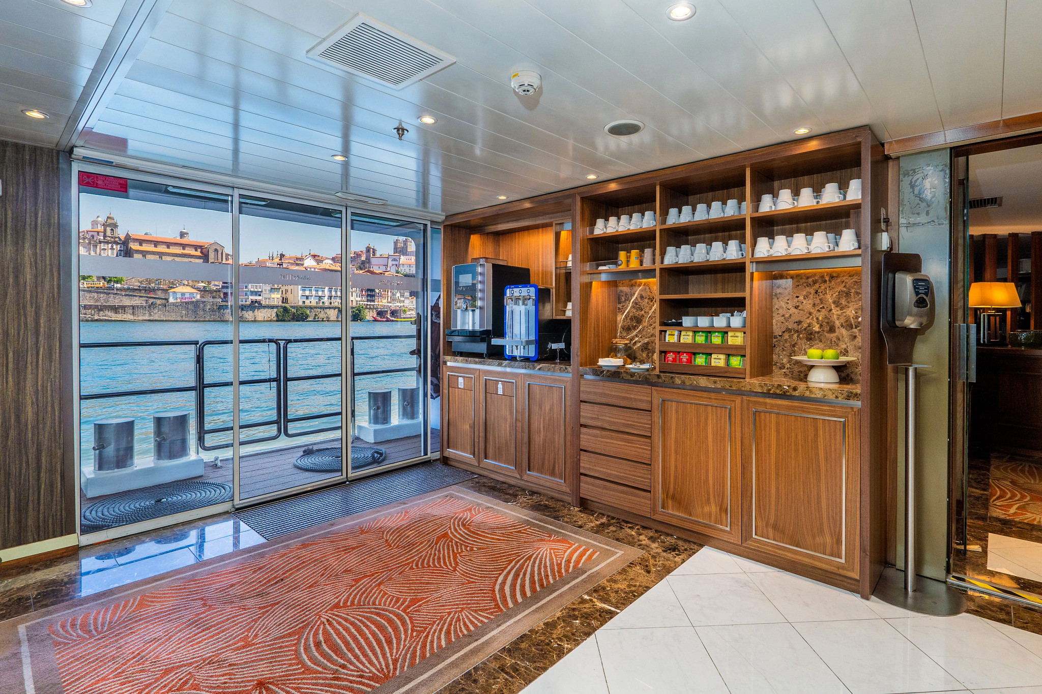 Amawaterways AmaVida Reception ©Bruno Barreira & Amawaterways.jpeg